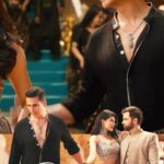 Akshay Kumar Instagram - Get ready to go #Deewaane with us🕴🏻💃🏻🕴🏻 Full Video Out Now ‼️ @therealemraan @jacquelinef143 @nushrrattbharuccha @dianapenty @karanjohar @apoorva1972 @therealprithvi @supriyamenonprithviraj @iamlistinstephen @raj_a_mehta @rishiwrites @dharmamovies @starstudios #CapeOfGoodFilms @prithvirajproductions @magicframes2011 @vbfilmwala @tanishk_bagchi @stebinben @imaditya__yadav @kunaalvermaa @ericpillai @adil_choreographer @anshul300 @azeemdayani @azeem.mann @agam.mann @playdmfofficial