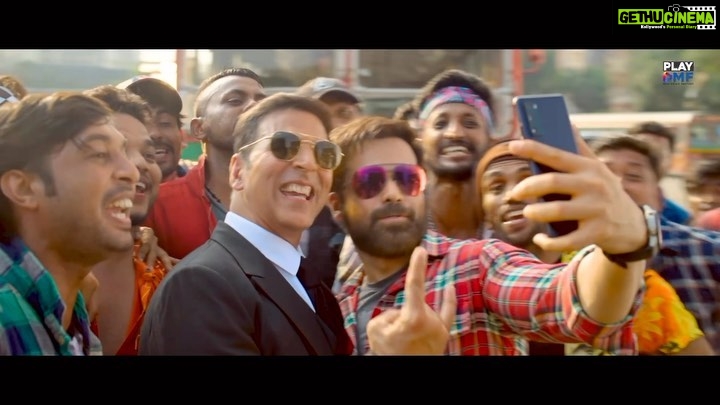 Akshay Kumar Instagram - Naachenge, gaayenge, kheechenge #Selfiee! Listen to our title track and #Selfiee, releasing in cinemas this Friday. @therealemraan @nushrrattbharuccha @dianapenty @karanjohar @apoorva1972 @therealprithvi @supriyamenonprithviraj @iamlistinstephen @raj_a_mehta @rishiwrites @dharmamovies @starstudios #CapeOfGoodFilms @prithvirajproductions @magicframes2011 @vbfilmwala @dj.lijo @djchetas @nakash_aziz @akasasing @nikhitagandhiofficial @azeemdayani @shabbir_ahmed9 @anshul300 @azeemdayani @playdmfofficial