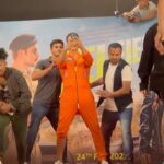 Akshay Kumar Instagram - Everything I have achieved and where I am in life is due to the unconditional love of my fans. This is my special tribute to them, acknowledging how they have stood by me throughout my career. With the help of my fans, we have broken the Guinness World Record for Most Selfies in 3 minutes :) Thank you everyone. This was very special and I'll remember this forever. Ab selfies hi selfies hongi. See you all in cinemas on Friday. @trzyinnovationz