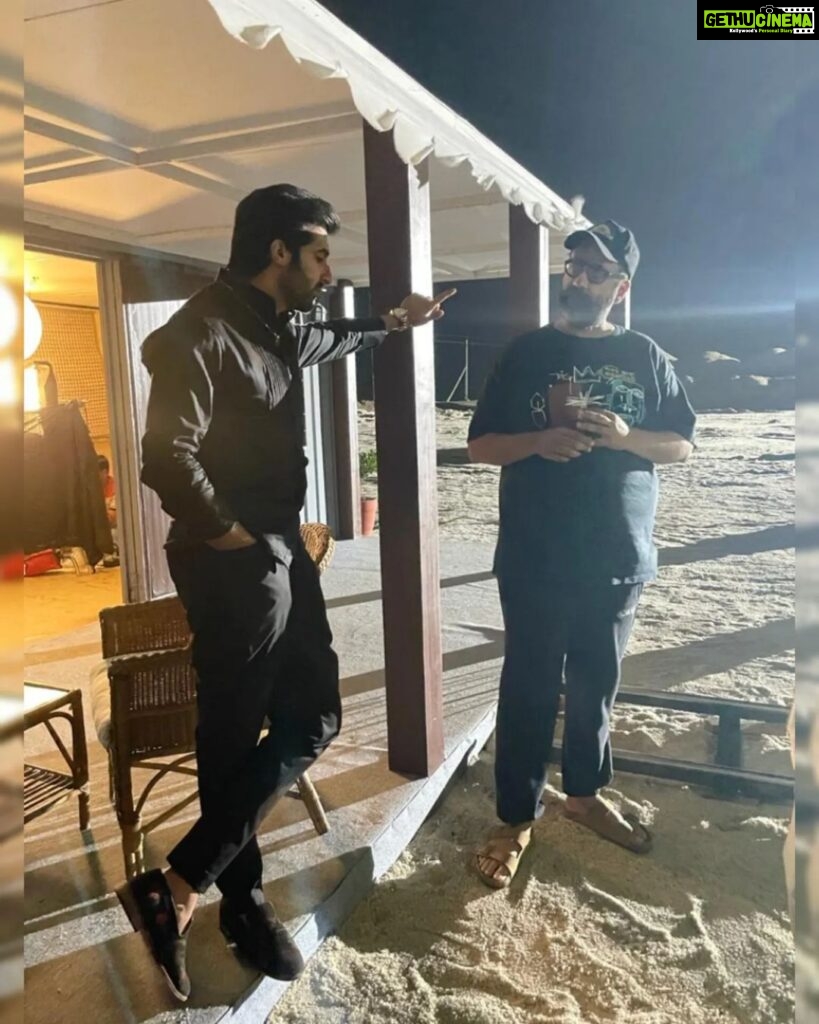 Akshay Oberoi Instagram - A mystery thriller ticked off the list! Thanks to @pavankirpalani & the amazing team. This picture reminds me of the interesting conversations we had on the sets. Thanks for helping me give life to Rana! We hope that this one will keep you glued to the screens till the very end so that you can find out aakhir khooni hai kaun! 😉 #Gaslight now streaming on @disneyplushotstar. #GaslightOnHotstar @saraalikhan95 @vikrantmassey @chitrangda @rameshtaurani @akshaipuri @jaya.taurani @rahuldevofficial @ragul_dharuman @tipsfilmsofficial @12thstreetentertainment_film @castingchhabra