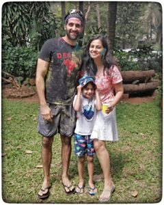 Akshay Oberoi Instagram - Happy Holi, from us to you ❤️💛💙

#HappyHoli #Holi2023 #Holi