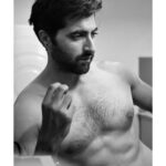 Akshay Oberoi Instagram – What’s cooking, good looking? 😉

#Friday #FridayVibes