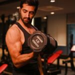 Akshay Oberoi Instagram – What prepping for an action-packed movie looks like… 💪🏻

#Fighter #NextProject #Workout #Fitness #Gymming
