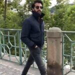 Akshay Oberoi Instagram - Finding my inner peace... one slow-mo stroll at a time! #Throwback #VacayDiaries #Vacation #Travelling #MajorMissing #Trending #TrendingReels