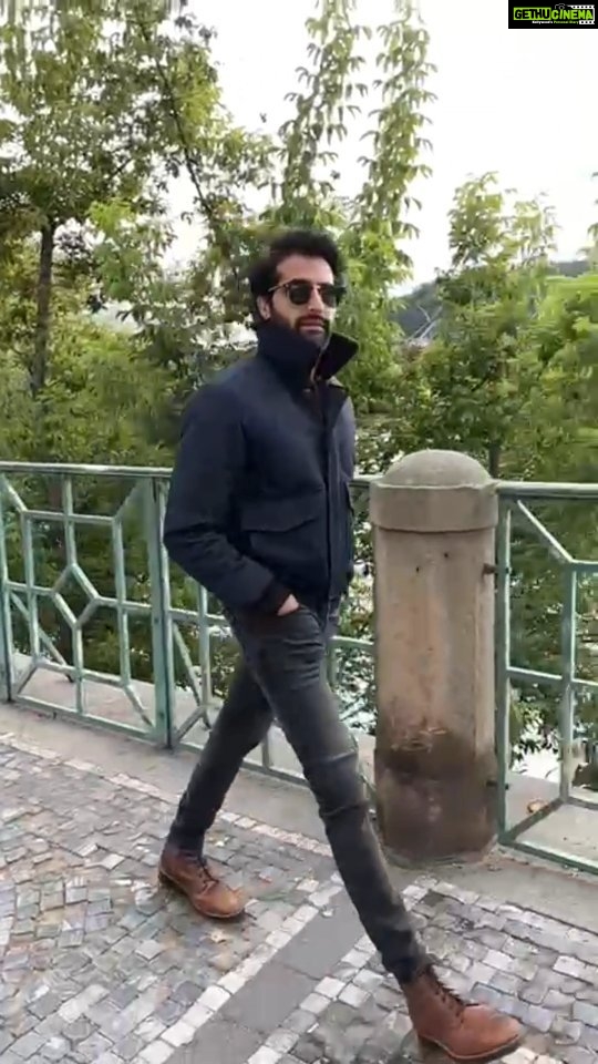 Akshay Oberoi Instagram - Finding my inner peace... one slow-mo stroll at a time! #Throwback #VacayDiaries #Vacation #Travelling #MajorMissing #Trending #TrendingReels