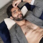 Akshay Oberoi Instagram – ऐसे न मुझे तुम देखो 👀

#Friday #FridayFeeling