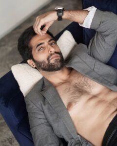 Akshay Oberoi Instagram - ऐसे न मुझे तुम देखो 👀

#Friday #FridayFeeling