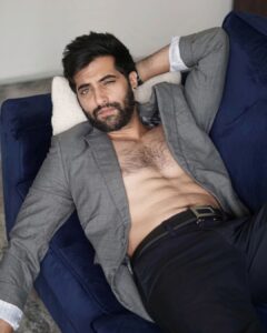 Akshay Oberoi Instagram - ऐसे न मुझे तुम देखो 👀

#Friday #FridayFeeling
