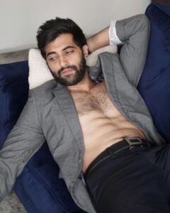 Akshay Oberoi Instagram - ऐसे न मुझे तुम देखो 👀

#Friday #FridayFeeling