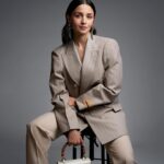 Alia Bhatt Instagram - I’m honored to represent the house of Gucci not only in India but at a global stage. Gucci’s legacy has always inspired and intrigued me and I’m looking forward to the many sartorial milestones we create together♥️ @gucci