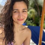 Alia Bhatt Instagram - 2.3 seconds after I’m left alone 🤳