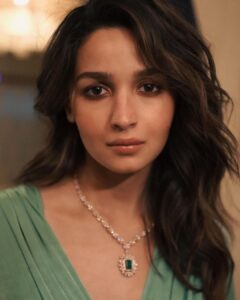 Alia Bhatt Instagram - hey 🫠
