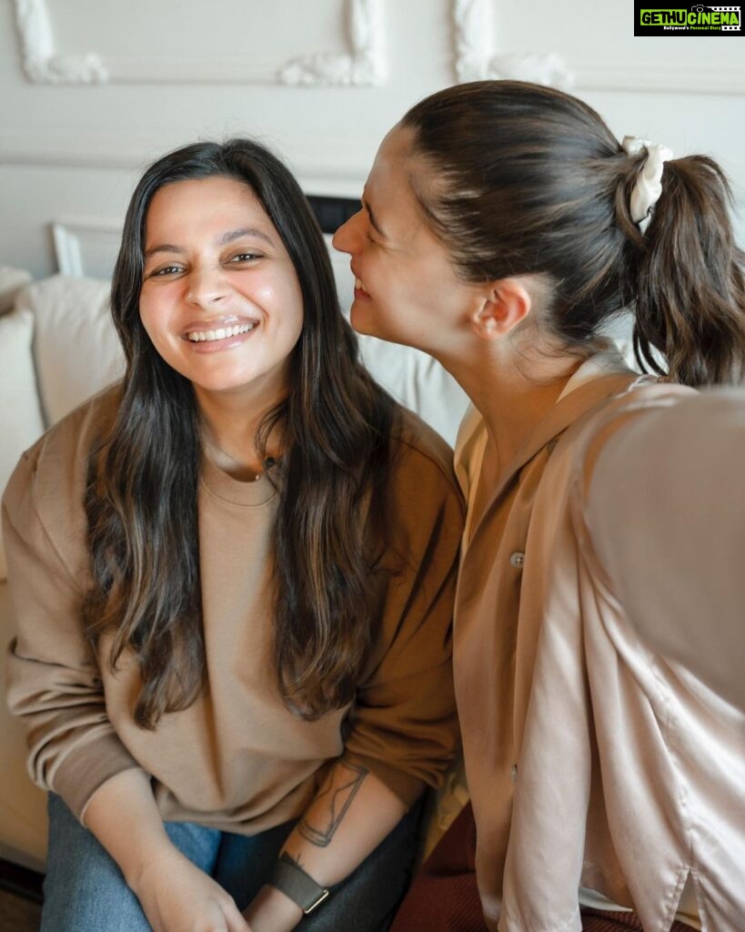 Alia Bhatt Instagram - skin care with my valentine 💌 * video out soon * 😬😬😬😬