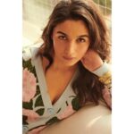 Alia Bhatt Instagram - bloom with grace 🌸 (credits in tags)