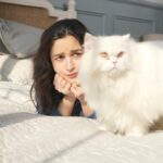 Alia Bhatt Instagram – It’s a great Sunday to be ignored by your cat 

#notsohappysundays 🫠