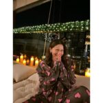 Alia Bhatt Instagram - happy new new 🫶 bringing in 2023 with the fullest heart .. comfiest pjs .. yummiest Chinese and loveliest people!!! ♥️♥️♥️ chalo chalo readddyyy for the new year 💪