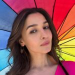 Alia Bhatt Instagram - happy holi from a very rangeeli rani reporting straight from the sets of #rockyaurranikipremkahani ❤️🧡💛💚💙
