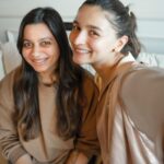 Alia Bhatt Instagram – meet my friend – my fan 🫠🫶