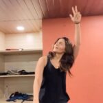 Alia Bhatt Instagram - Filhaal hum toh sirf Cardio ke pyaar mein bheege bheege bheege 😅 @shraddhakapoor #TerePyaarMein on loop dada 🔁♥️ @ipritamofficial