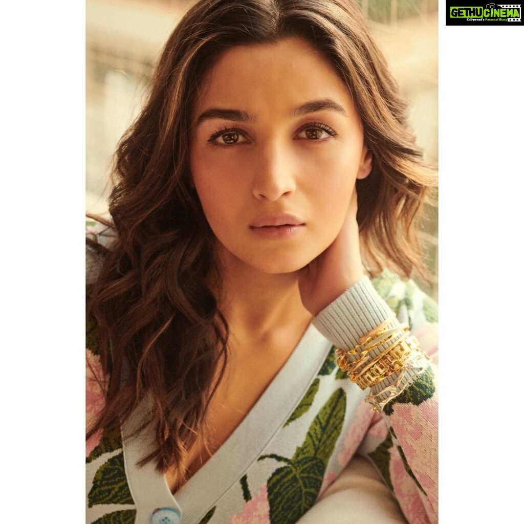 Alia Bhatt Instagram - bloom with grace 🌸 (credits in tags)