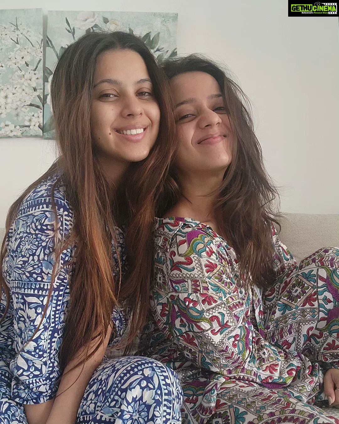 Alice Kaushik Instagram - Sleepover so good that now we are going to sleep again 😴 #nofilter #RawLove Good morning and goodnight 😋 Okay bye 💗