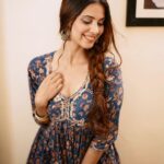 Alice Kaushik Instagram – Aur sabse haseen tera pyaaaar, tu jaane naaa ❤️ 🎶
#JustMeAndMyLoveForOldSongs

📸: @_psudo_
