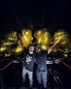 Allu Arjun Instagram - What a Funn Night . Oo anta va with @martingarrix . Hyderabad Thaggedele 🫳🏽