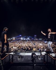 Allu Arjun Instagram - What a Funn Night . Oo anta va with @martingarrix . Hyderabad Thaggedele 🫳🏽