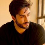 Aly Goni Instagram – “Yeh tumne kaisa raabta rakha, Na qareeb aaye na faasla rakha” 🖊️ ✨