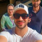 Aly Goni Instagram – I accidentally hurt my ankle while shooting in Georgia , 3 weeks ago . Ligament tear and multiple sprains put me on bed rest and made me low but a surprise visit by them for two weeks , not just  helped me heal faster but also made my heart filled with joy and peace .
❤️ there is no better medication then ur parents.. Unke dua aur pyaar mein ek alag sa asar hai ❤️ Allah hum sab ke maa baba ko lambi aur sehatmand zindagi de… Ameen 🤲🏻. Thank you for coming mama & baba Love u ❤️