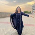 Alya Manasa Instagram - Feeling confident and blue-tiful! 💙✨ Elegant dress @hamsini_boutique . . #nofilter #stlye #music #beauty #ootd #outfits #trending