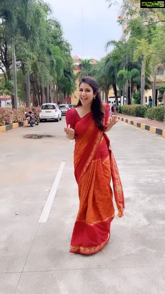 Alya Manasa Instagram - Waiting for the winter to start Have a rainy Monday 🤞🏻💫 Saree @kaarigai.sarees . . #nofilter #style #music #beauty #ootd #outfits #trending