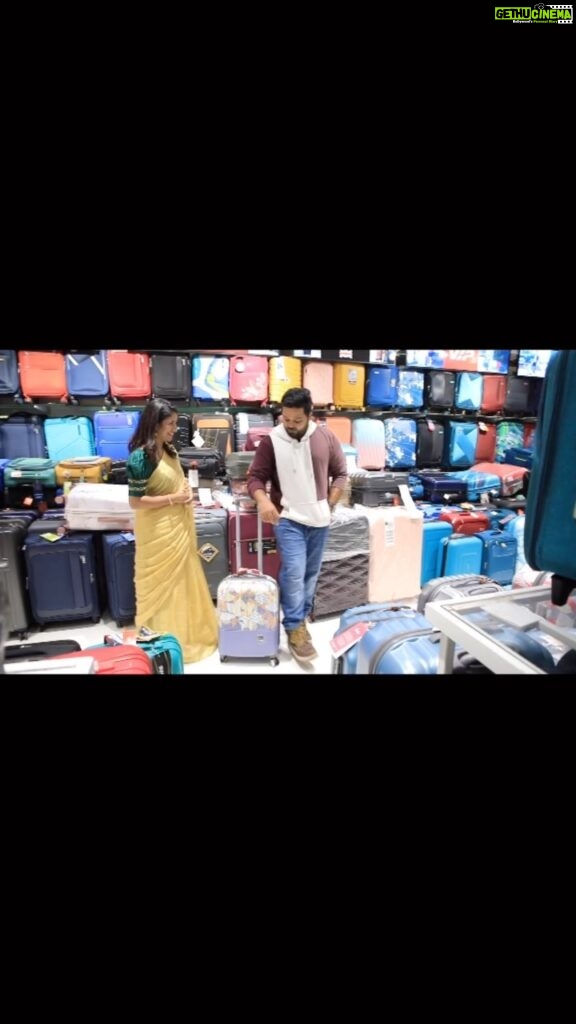Alya Manasa Instagram - Shopping @thelegendsaravanastores is always been a stress buster thing & also the best place to shop all our needs at best quality nd at very affordable price 😍😍🤩 make ur day happier by shopping 🛍 @thelegendsaravanastores We all had our family shopping recently there ..even planning to come again so dnt forget to visit @thelegendsaravanastores padi showroom Catch us if u can 💞🤩😍