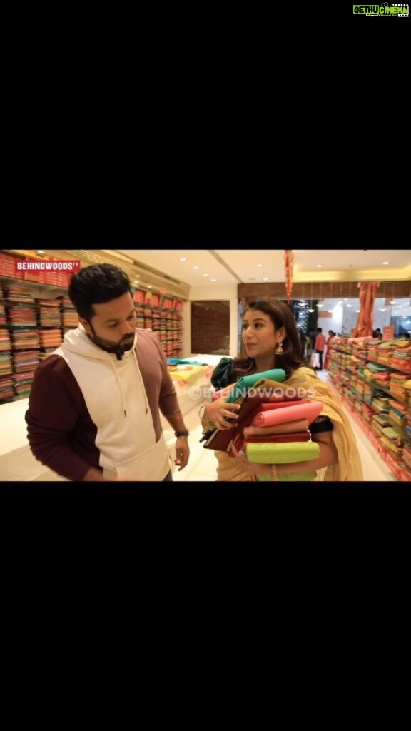 Alya Manasa Instagram - Shopping @thelegendsaravanastores is always been a stress buster thing & also the best place to shop all our needs at best quality nd at very affordable price 😍😍🤩 make ur day happier by shopping 🛍 @thelegendsaravanastores We all had our family shopping recently there ..even planning to come again so dnt forget to visit @thelegendsaravanastores padi showroom Catch us if u can 💞🤩😍