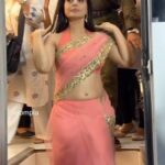 Ameesha Patel Instagram - Posted @withregram • @voompla Tara Singh & Sakinaaa! Sunny Deol and Ameesha Patel spotted on the sets of Kapil Sharma’s show for their movie promotions! FOLLOW 👉 @voompla INQUIRES 👉 @ppbakshi . #voompla #bollywood #ameeshapatel # Costume n styling @rockystarofficial @rockystar100 Glam @jaywantthakre Hair @poojaudeshihairdesigns