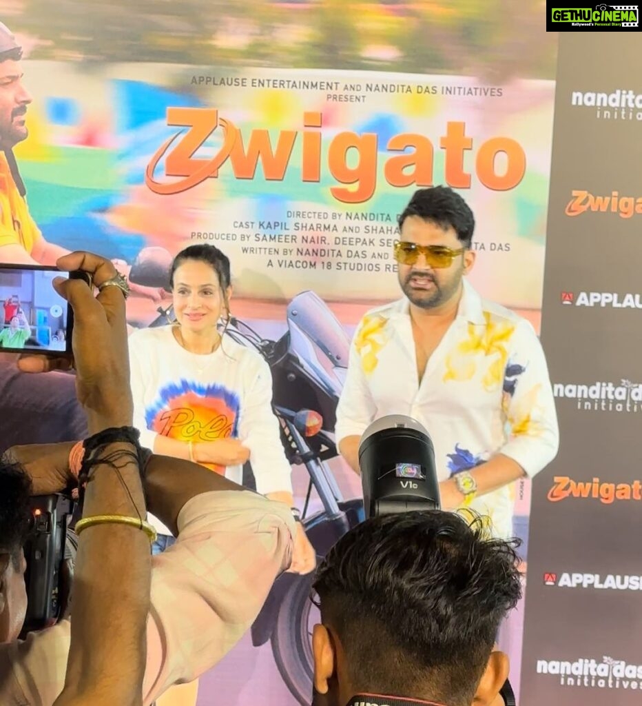 Ameesha Patel Instagram - Thank u @kapilsharma 4 inviting me to the special screening of ur new film ZWIGATO releasing tomorrow.. a truly touching film about the real life struggles of the common man w/ fabulous performances by @kapilsharma n @shahanagoswami .. a film that touches ur heart ❤️ luck n love to the entire team 👍🏻👍🏻