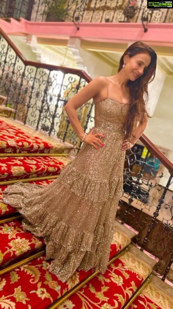 Ameesha Patel Instagram - MUMBAI … EVENT MODE .. WORK MOdE ….thank u @rockystar100 @rockystarofficial for making me feel like a GOLDEN GIRL ur gorgeous dress 👍🏻👍🏻💖💖💖💖
