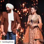 Ameesha Patel Instagram - Posted @withregram • @bombaytimes One epic moment ✨Our Tara Singh and Sakina spread their magic on the small screen! #sunnydeol #ameeshapatel #gadar2 #bollywoodactors #actorslife #bombaytimes