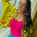 Ameesha Patel Instagram - Happy Holi to everyone and also wishing the happiest woman’s day today and everyday 🎉🎈🎈🎈💖