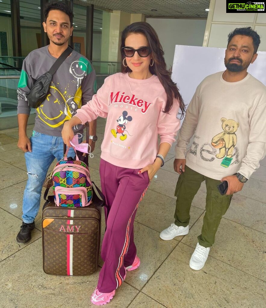 Ameesha Patel Instagram - Off for my FiNAL Work trip of 2022.. GOA… feels super to usher in the NEW YEAR Working .. 🤞🏻🤞🏻🧿💯👍🏻👍🏻♾♾… wishing all a happy new year in advance 🛫🛫🛫❣️❣️🔥