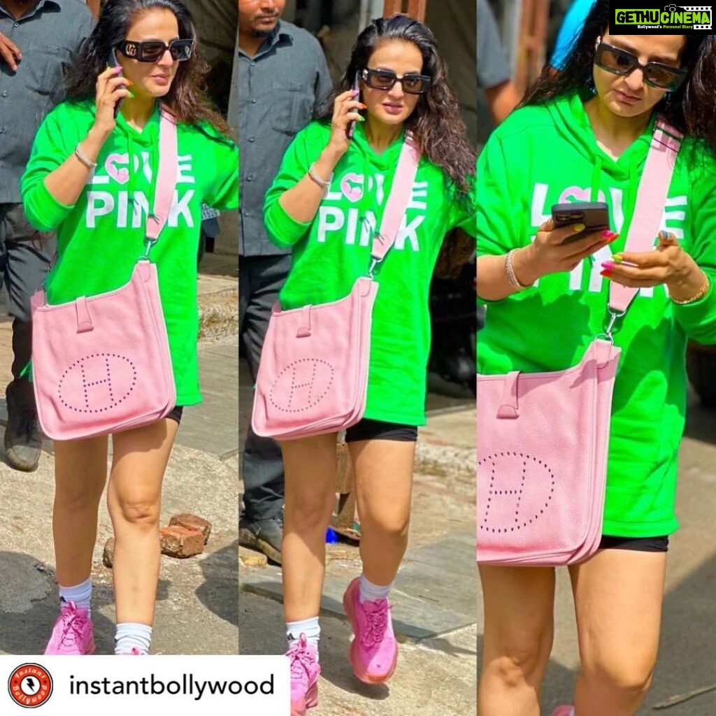 Ameesha Patel Instagram - Posted @withregram • @instantbollywood Super cool and stylish Sakina spotted on the sets Kapil sharma this afternoon . Actor sunny Deol and Ameehsa patel shall be shooting today for the show for their upcoming film gadar 2.
