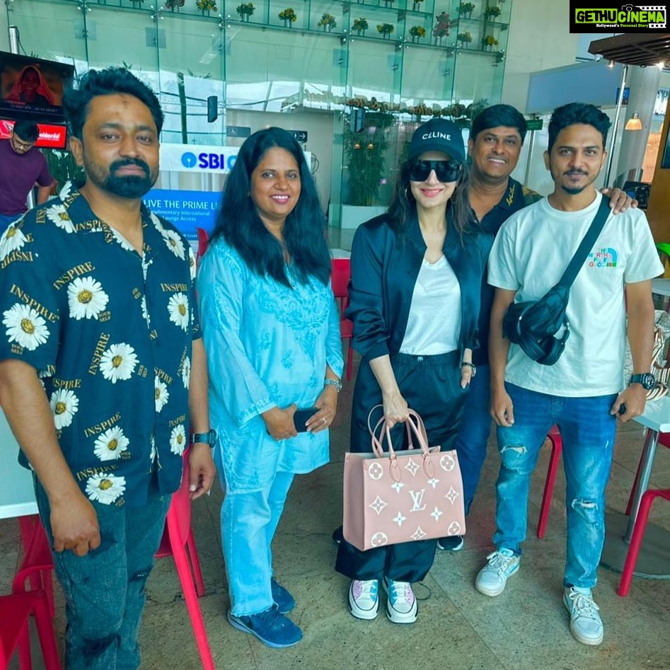 Ameesha Patel Instagram - Off to Gwalior ….. with my team 💖💖✔️✔️✈️✈️✈️✈️working Sunday 💙💙💖💖