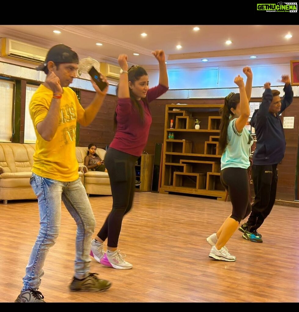 Ameesha Patel Instagram - Dance rehearsals in progress …. 🕺🕺🕺🕺🕺🕺