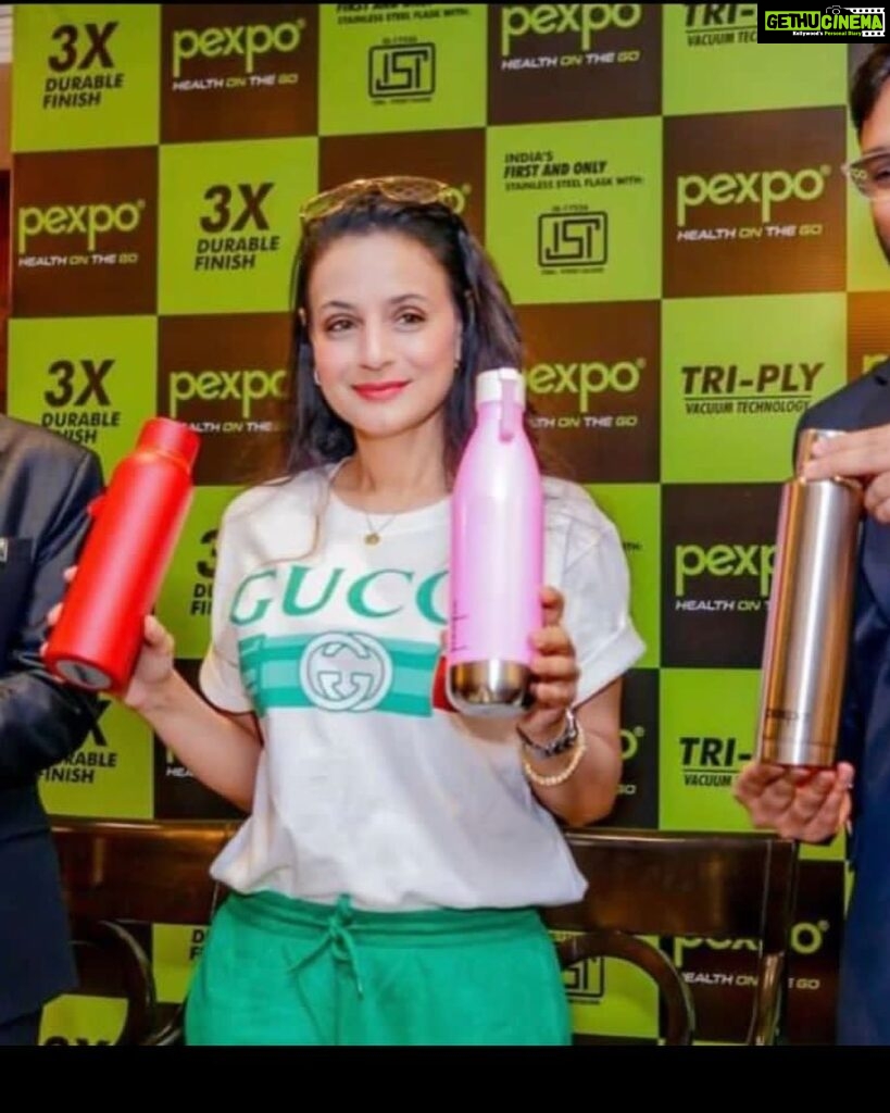 Ameesha Patel Instagram - Proud to announce today my association with @pexpobottle…. India’s eco friendly stainless steel bottles 👍🏻👍🏻👍🏻💚💚💚✅✅✅