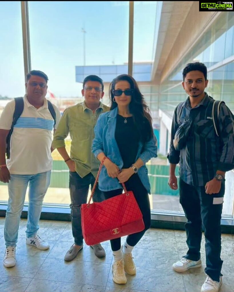 Ameesha Patel Instagram - Work Mode .. COLOMBO, SRI LANKA with my team …. 🧿🧿🧿💖💖💖👍🏻💯