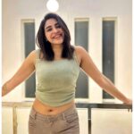 Ameya Mathew Instagram - പാച്ചു ഓൺ സ്റ്റേജ് & മൈ അത്ഭുതവിളക്ക് ബിഹൈന്റ് ദി ക്യാമറ !🫢😝 📸 @adv.anagha . #picoftheday #happiness Trivandrum, India