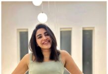 Ameya Mathew Instagram - പാച്ചു ഓൺ സ്റ്റേജ് & മൈ അത്ഭുതവിളക്ക് ബിഹൈന്റ് ദി ക്യാമറ !🫢😝 📸 @adv.anagha . #picoftheday #happiness Trivandrum, India