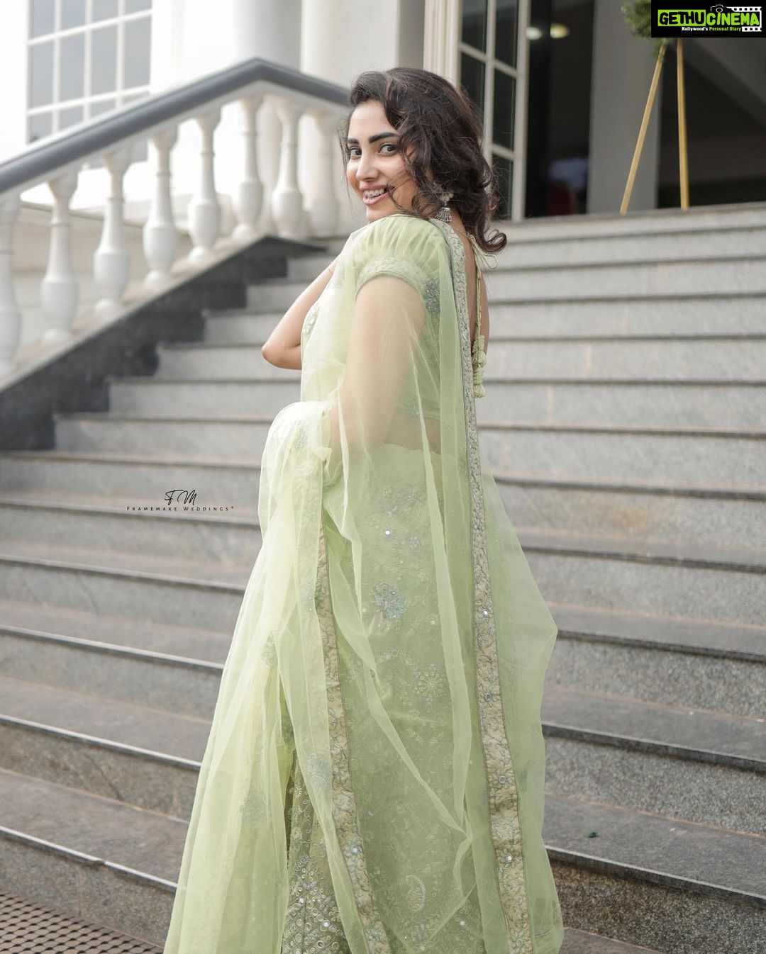 Ameya Mathew Instagram - നൻപകൽ നേരത്ത് കറക്കം !😌😁💚 . 📸 @bibin_framemake @framemakeweddings 👗 @jishnuandvishnu 💄 @soniyamakeoverstudio . #bestieswedding #💍 #❤️ Trivandrum, India