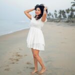 Ameya Mathew Instagram - ചെറിയ തിരക്കുകൾക്കിടയിൽ വലിയ തിരകൾ തിരഞ്ഞൊരു തീരപ്രദേശത്ത്…! 🏝️ 🌊 . 📸 @fotophactory_photography 💄 @soniyamakeoverstudio . #beach #beachlife #sunday #picoftheday #ootd #❤️ Varkala