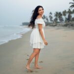 Ameya Mathew Instagram - ചെറിയ തിരക്കുകൾക്കിടയിൽ വലിയ തിരകൾ തിരഞ്ഞൊരു തീരപ്രദേശത്ത്…! 🏝️ 🌊 . 📸 @fotophactory_photography 💄 @soniyamakeoverstudio . #beach #beachlife #sunday #picoftheday #ootd #❤️ Varkala
